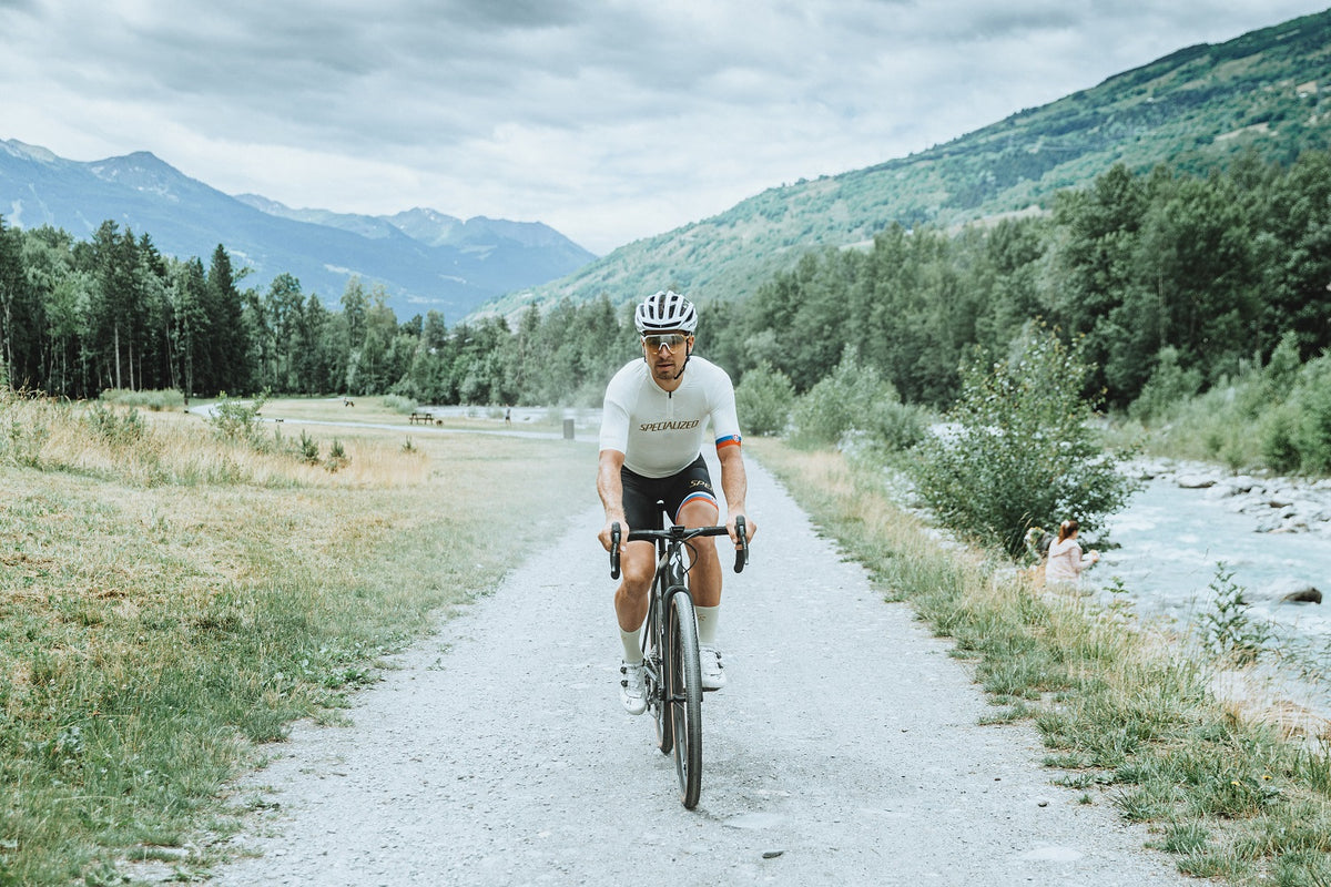 Gravel bikes for adventure. Carbon fibre and steel frames available. Models from Specialized and Kona. Sram & Shimano gears and brakes. 